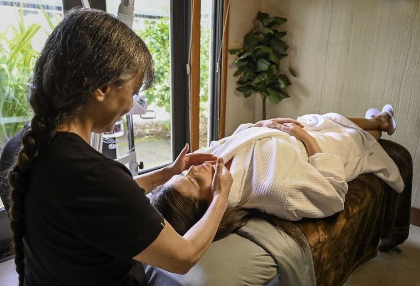 リゾートホテル The Quail Lodge