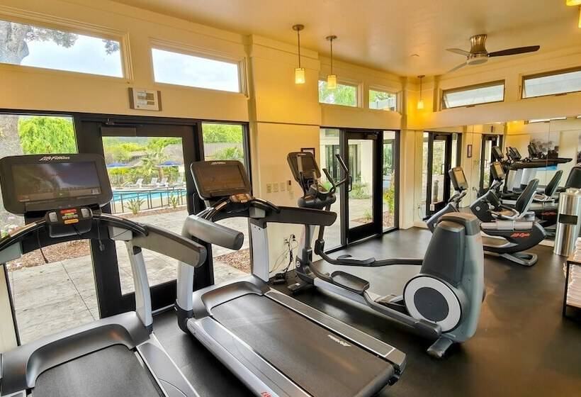 リゾートホテル The Quail Lodge