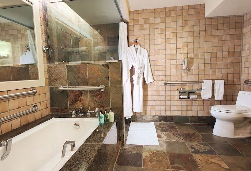 リゾートホテル The Quail Lodge