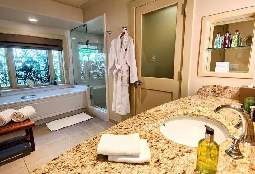 استراحتگاه The Quail Lodge