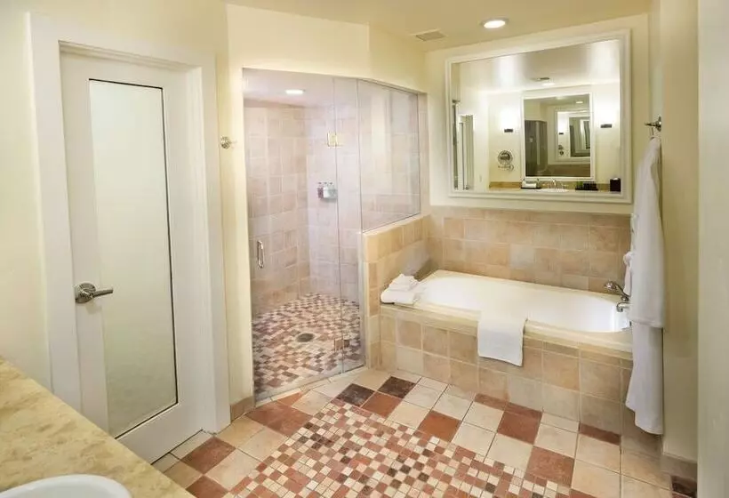 استراحتگاه The Quail Lodge