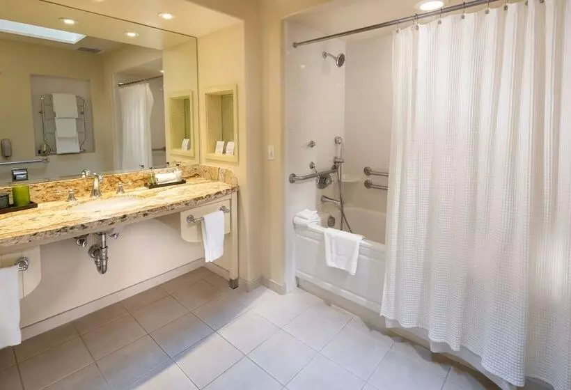 استراحتگاه The Quail Lodge