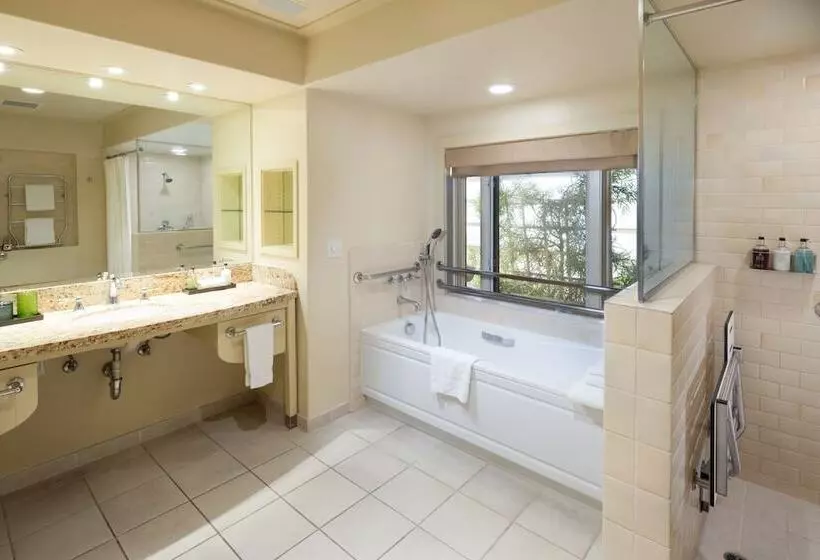 استراحتگاه The Quail Lodge