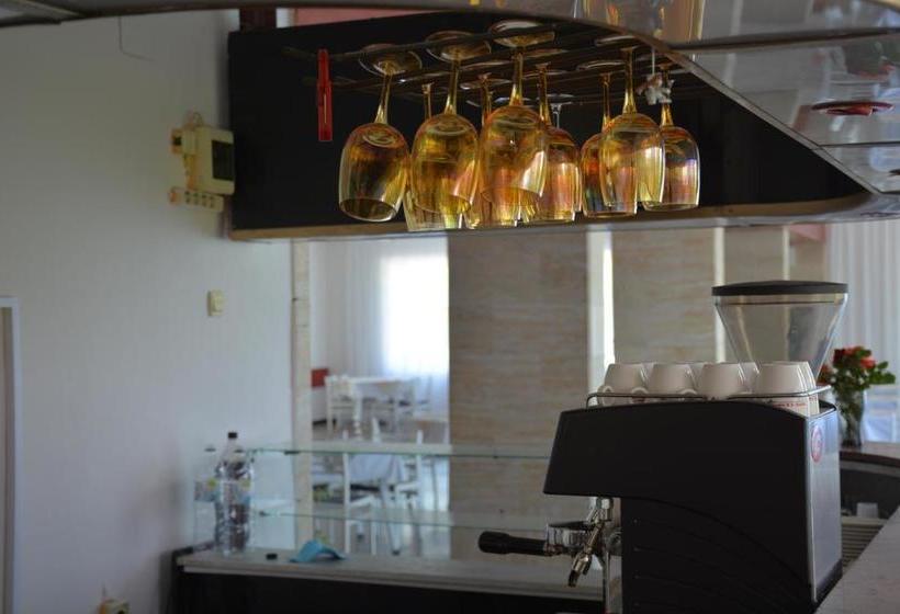 בית מלון כפרי Creativity House Of Bas Varna   Free Parking