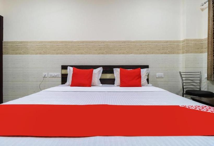 בית מלון כפרי Oyo 49095  K Fort