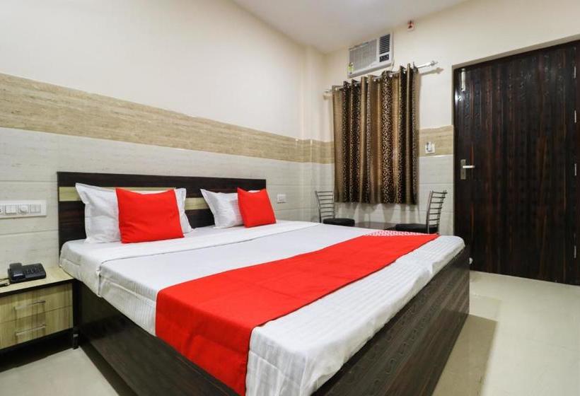 בית מלון כפרי Oyo 49095  K Fort