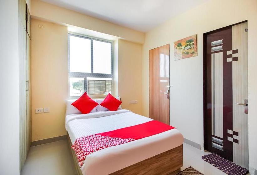 هتل Oyo 64195 Aryans Accommodations