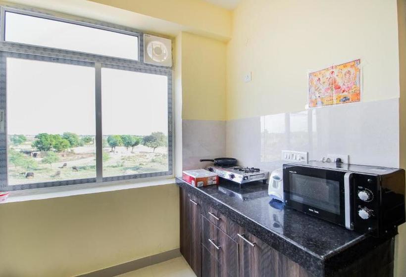 هتل Oyo 64195 Aryans Accommodations