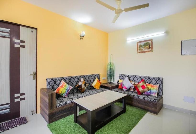 هتل Oyo 64195 Aryans Accommodations