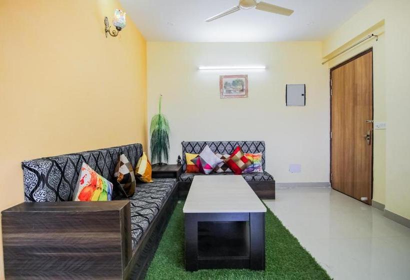 هتل Oyo 64195 Aryans Accommodations