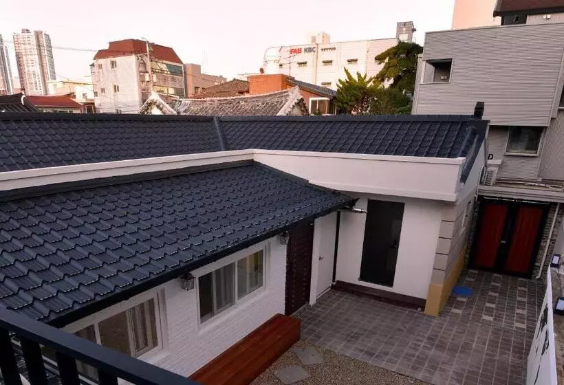 Majatalo Guma Modern Hanokstay