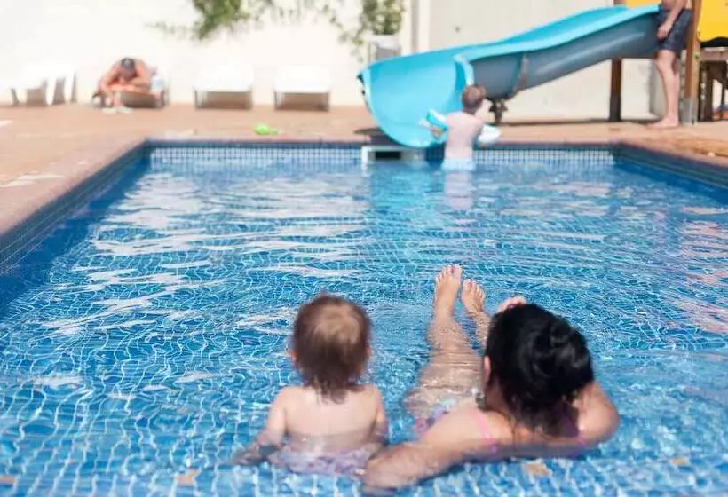 هتل Camping Sènia Caballo De Mar