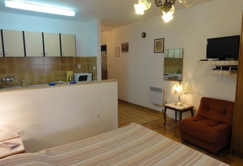 Cozy Apartment Buterer