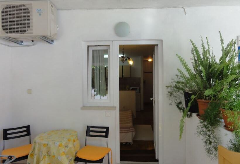 Cozy Apartment Buterer