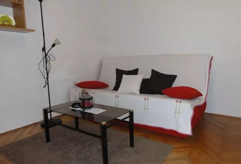 Cozy Apartment Buterer