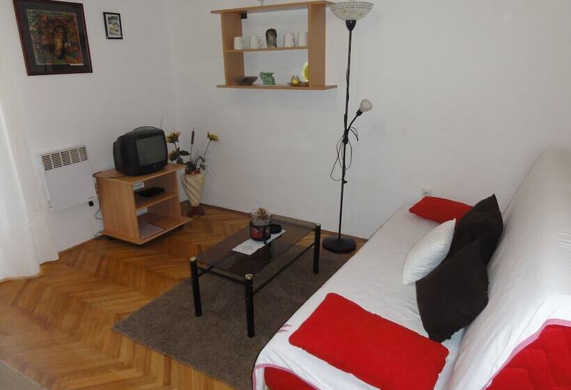 Cozy Apartment Buterer