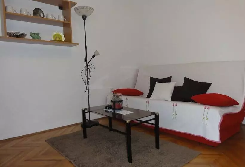 Cozy Apartment Buterer