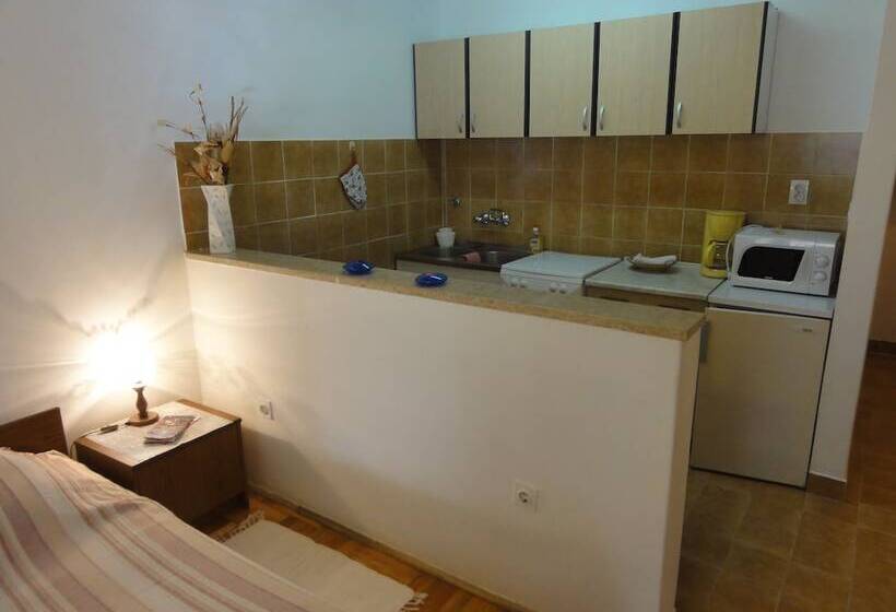 Cozy Apartment Buterer