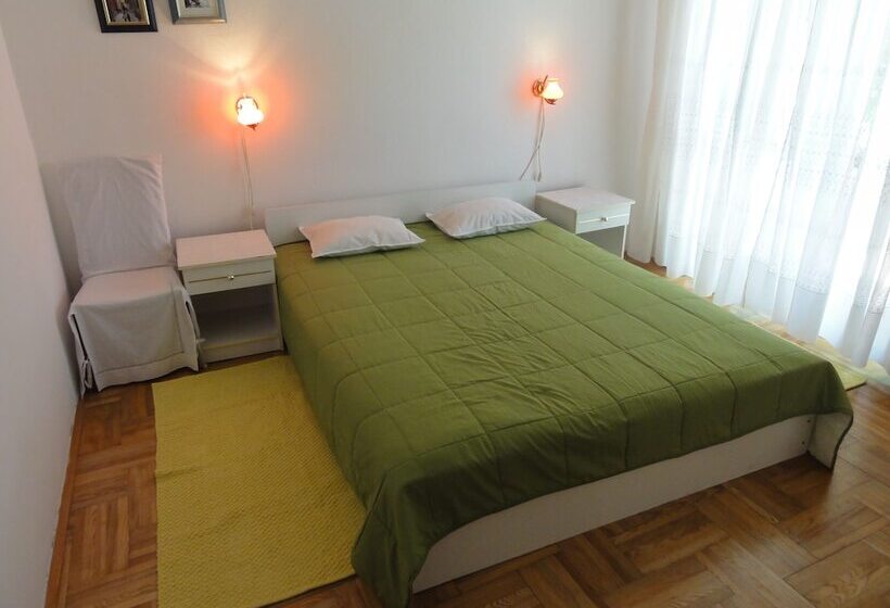 Cozy Apartment Buterer