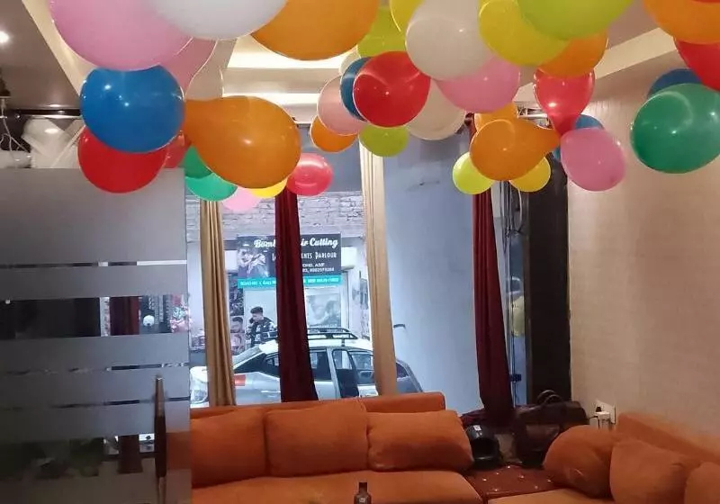 ホテル Iconic Suites