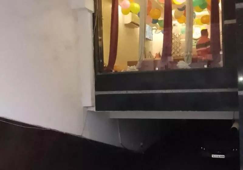 ホテル Iconic Suites