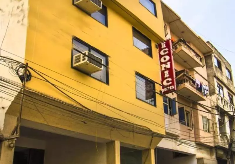 ホテル Iconic Suites