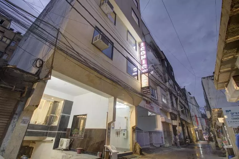 ホテル Iconic Suites