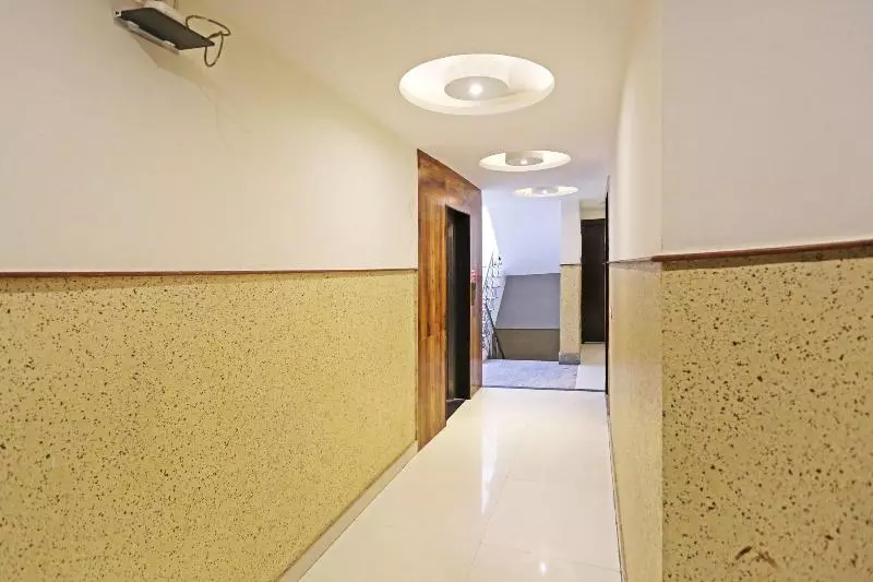 ホテル Iconic Suites