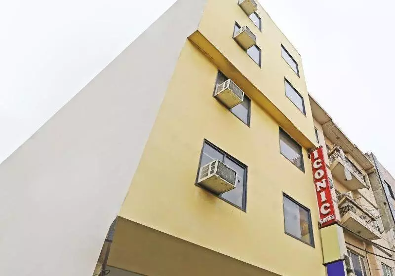 ホテル Iconic Suites