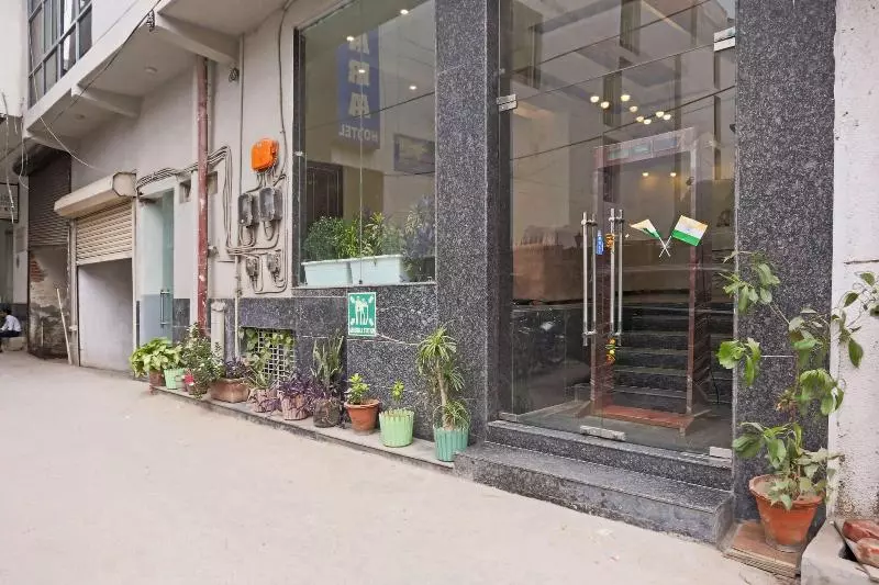 ホテル Iconic Suites