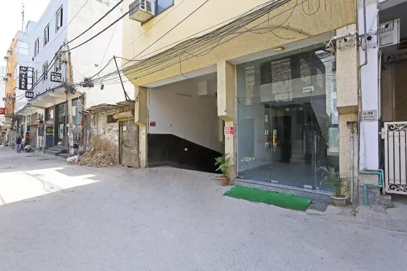 ホテル Iconic Suites