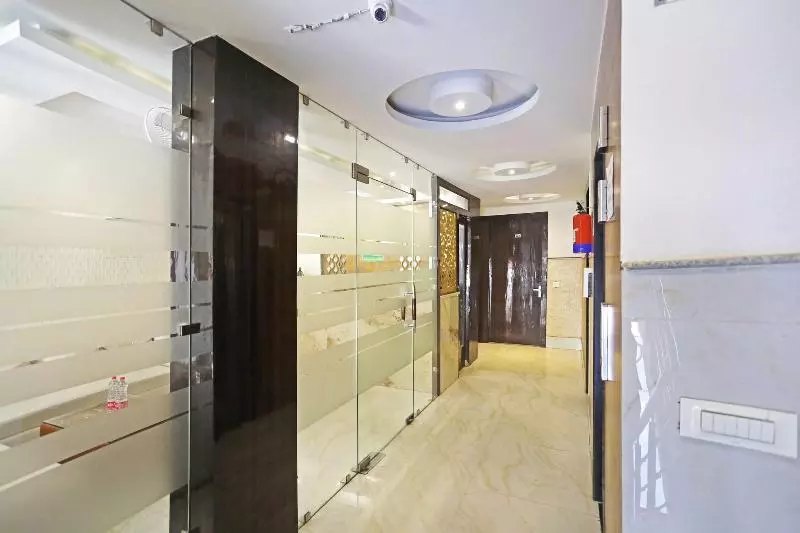 ホテル Iconic Suites