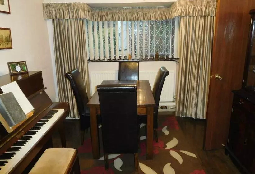 Mrs Featherstones B&b