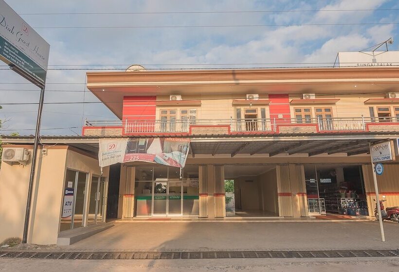 بنسيون Reddoorz Plus Near Syamsudin Noor Airport 3