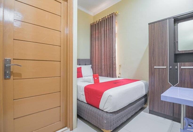 بنسيون Reddoorz Plus Near Syamsudin Noor Airport 3