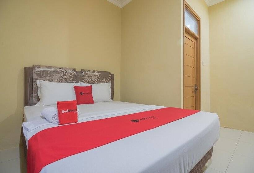 بنسيون Reddoorz Plus Near Syamsudin Noor Airport 3