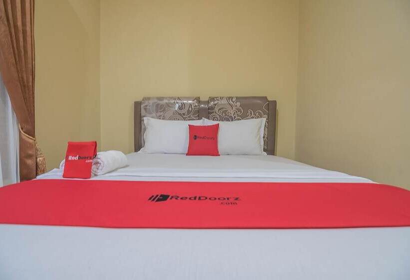 بنسيون Reddoorz Plus Near Syamsudin Noor Airport 3