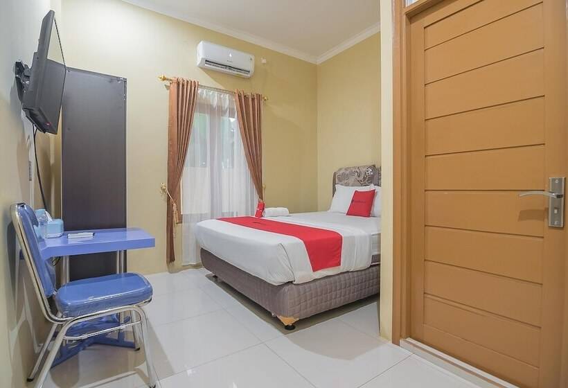 بنسيون Reddoorz Plus Near Syamsudin Noor Airport 3