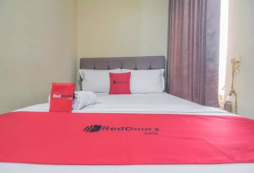 ペンション Reddoorz Plus Near Syamsudin Noor Airport 3