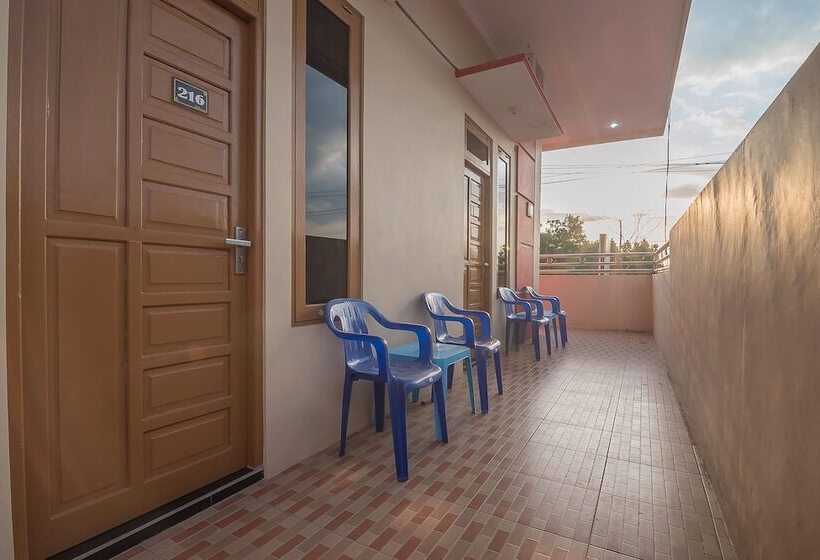 بنسيون Reddoorz Plus Near Syamsudin Noor Airport 3