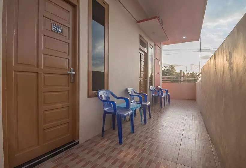 ペンション Reddoorz Plus Near Syamsudin Noor Airport 3