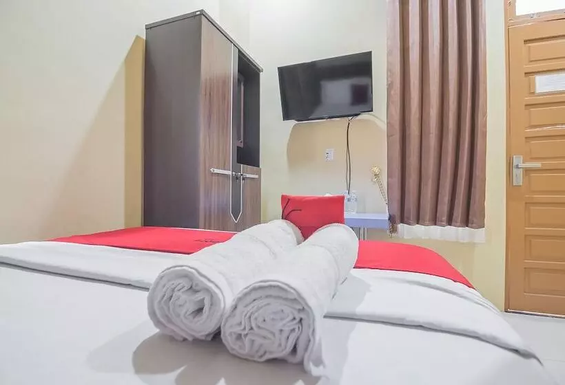 ペンション Reddoorz Plus Near Syamsudin Noor Airport 3