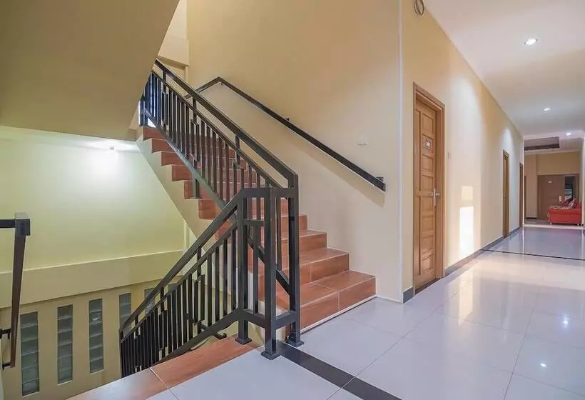 ペンション Reddoorz Plus Near Syamsudin Noor Airport 3