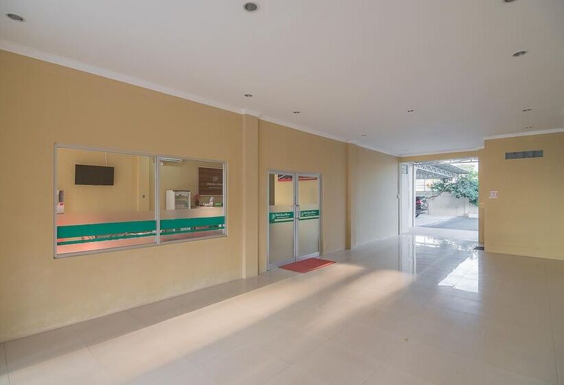 بنسيون Reddoorz Plus Near Syamsudin Noor Airport 3