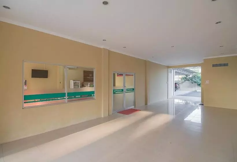 ペンション Reddoorz Plus Near Syamsudin Noor Airport 3