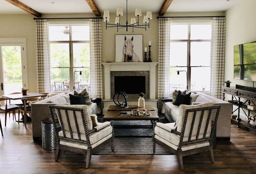 ペンション The Farmhouse