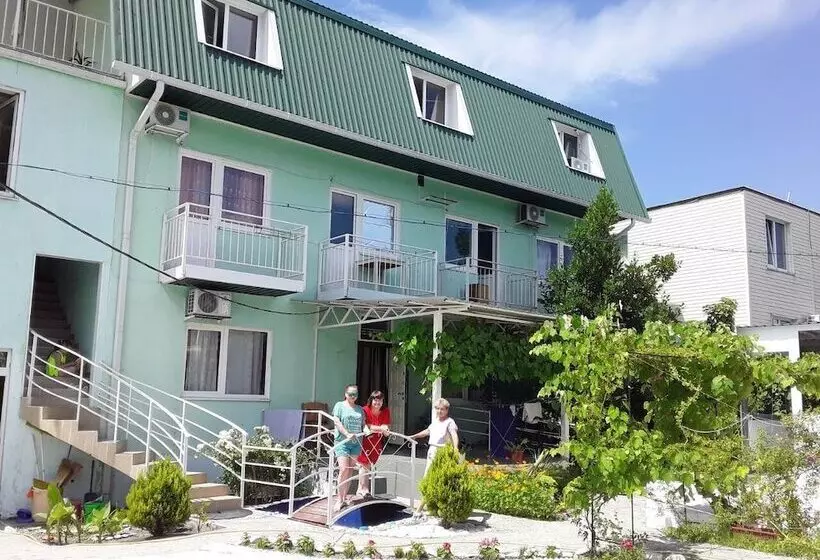 ペンション Vishnevui Rai Guest House