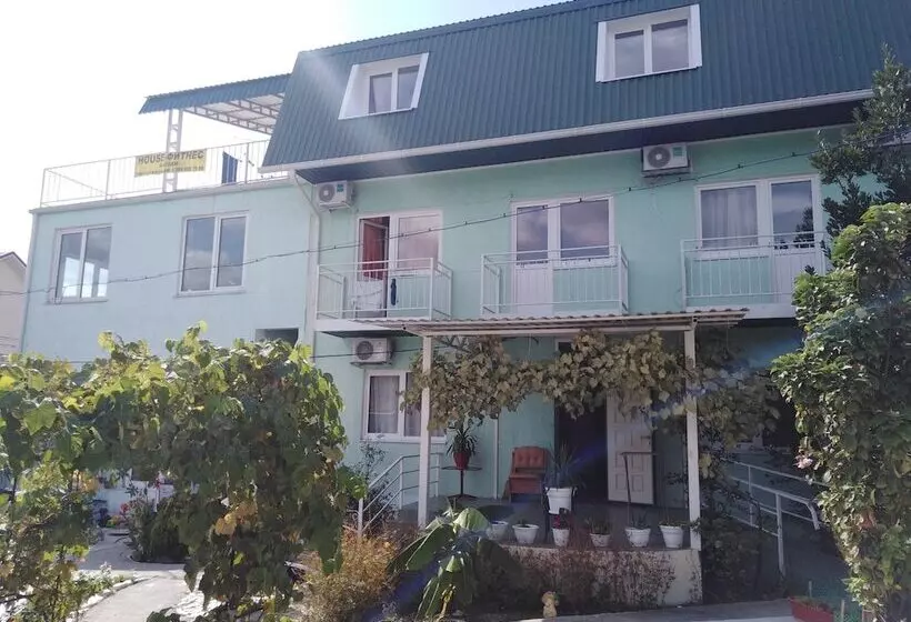 ペンション Vishnevui Rai Guest House