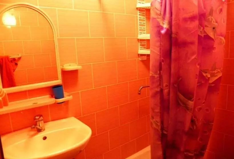 ペンション Vishnevui Rai Guest House