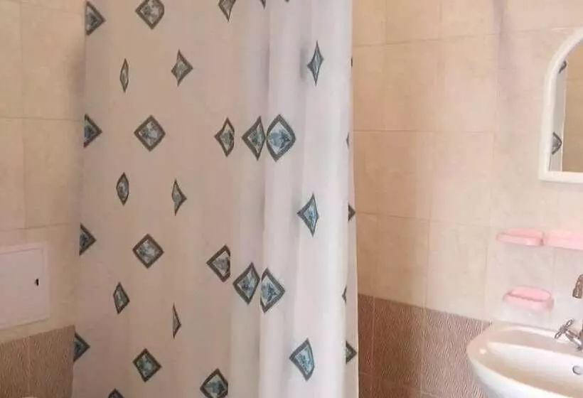 ペンション Vishnevui Rai Guest House